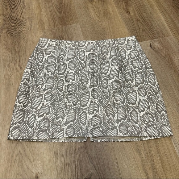 After Market Grey Snakeskin Mini Skirt size M - Picture 2 of 6